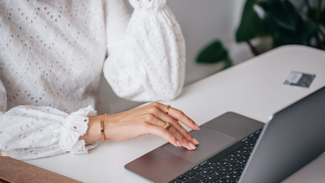 5 Must Have Office Wear Jewellery Pieces