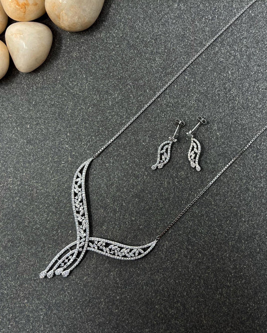 Silver Criss Cross Chain Pendant Set