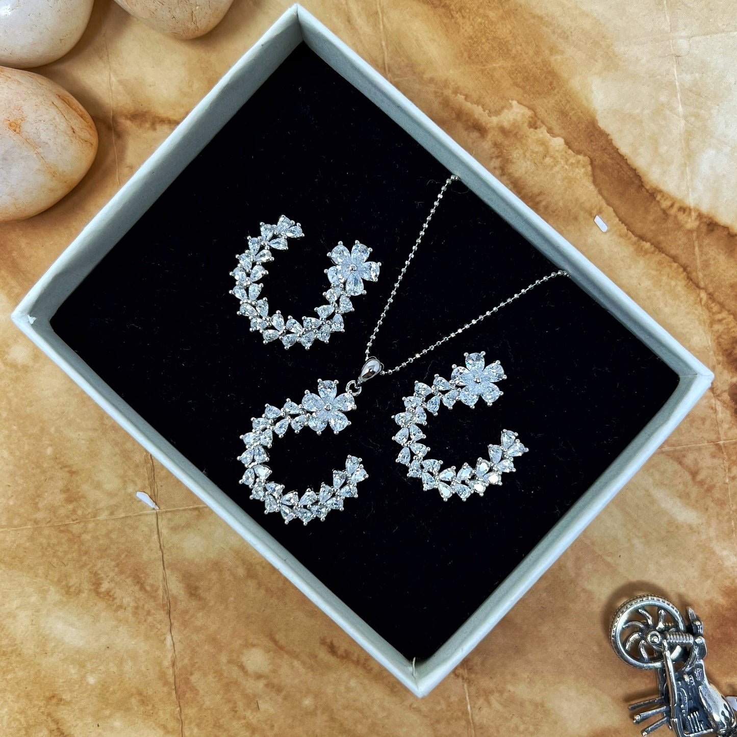 Silver Flower Pendant Set With Chain