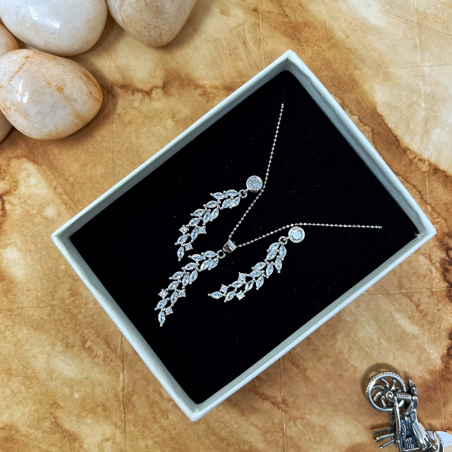 Silver Leaf Pendant Set With Chain