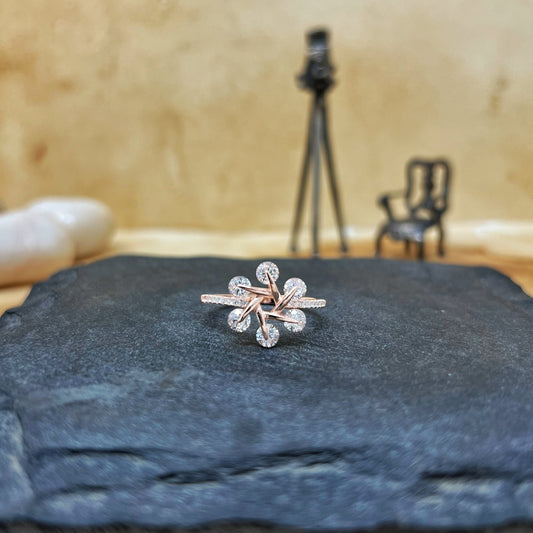Six Moving Flower Ring