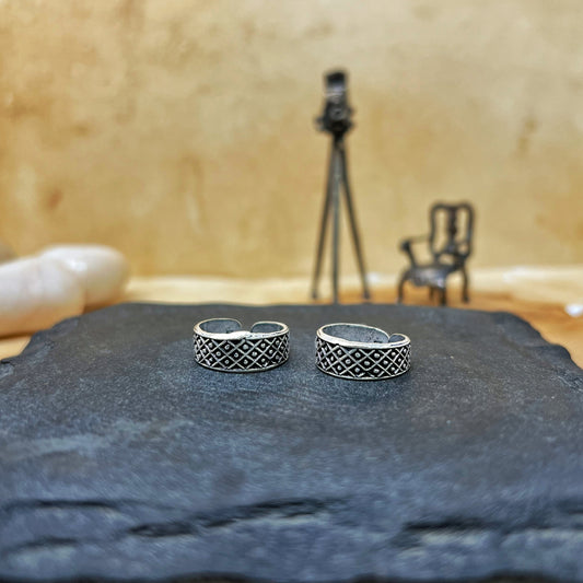 Silver Oxidised Criss Cross Toe Rings