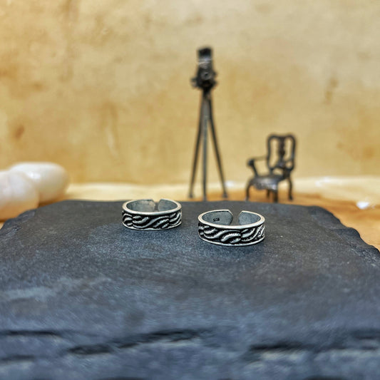 Silver Line Oxidised Toe Ring