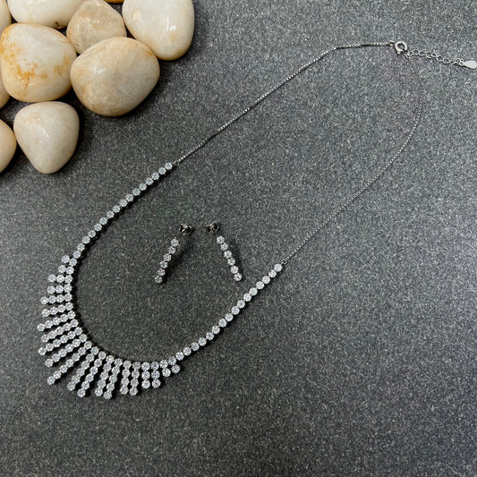 Solitaire Dangling Necklace Set